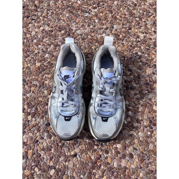 Nike WMNS V2K RUN 'SUMMIT WHITE' - Picture 5 of 7